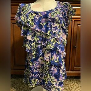 Beautiful top with front ruffles